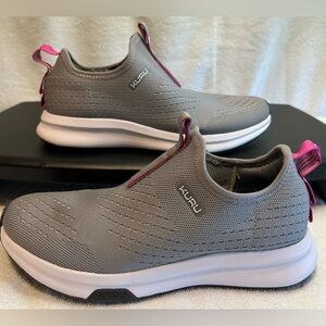 KURU NEW Atom Slip On Size W9
Stone Grey/Berry Pink